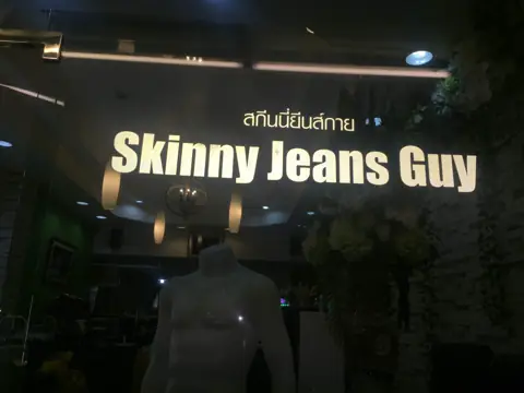 ผลงานตัวอักษรและโลโก้มีแสง