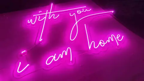 ป้ายไฟนีออนสีชมพู ข้อความ with you i am home