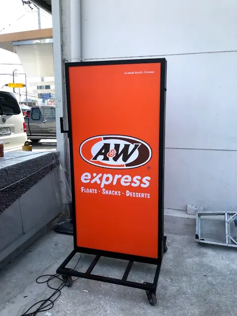 กล่องป้ายสี่เหลี่ยม A&W express แบบตั้งพื้น