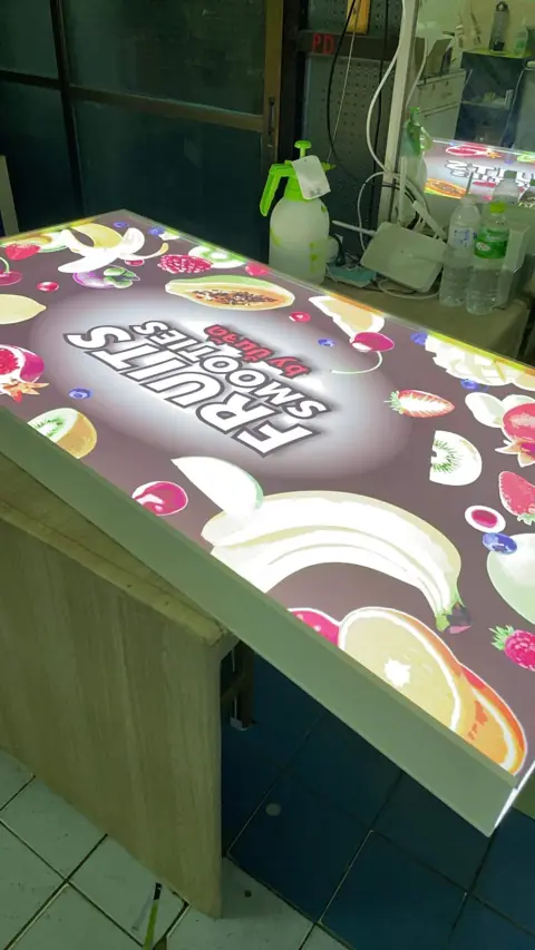 รายละเอียดตัวอักษร โลโก้ และชิ้นงานตัดขึ้นรูป