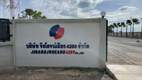 ป้ายและตัวอักษรติดตั้งในพื้นที่จริง