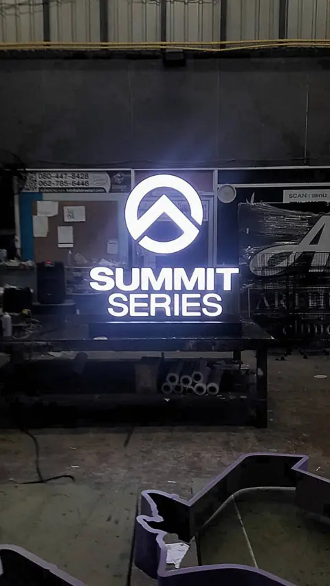 ตัวอักษรและโลโก้ไฟ SUMMIT SERIES