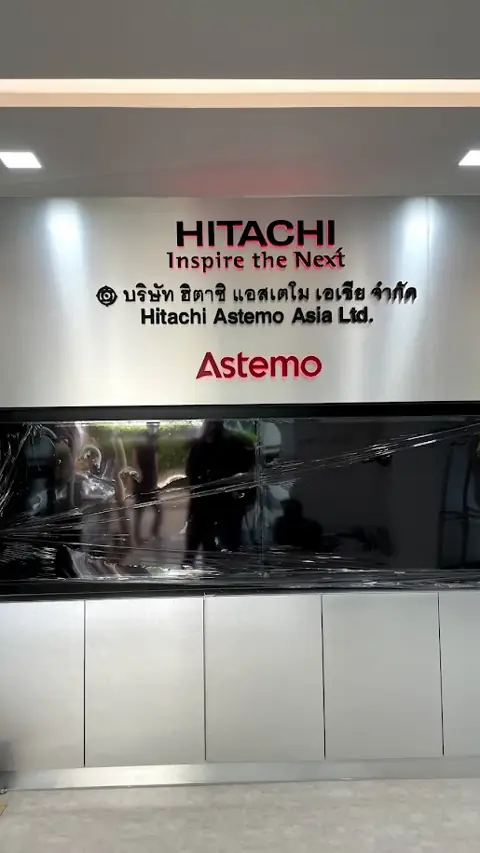 ป้ายและตัวอักษรติดตั้งในพื้นที่จริง