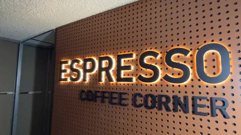 ป้ายไฟ ESPRESSO COFFEE CORNER บนแผงไม้