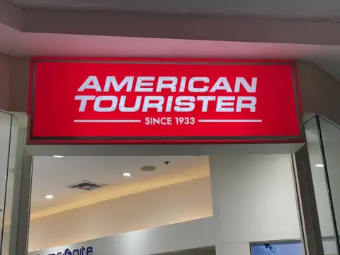 กล่องไฟ AMERICAN TOURISTER สีแดง