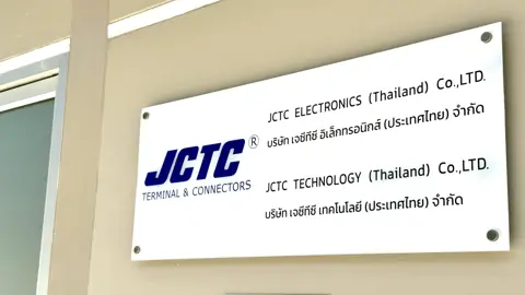 ป้ายและตัวอักษรติดตั้งในพื้นที่จริง