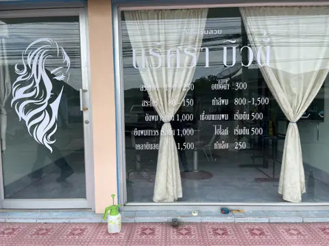 งานสติกเกอร์และกราฟิกบนกระจก